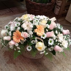 Cesta de Rosas, Gerberas y Margaritas para sorprender