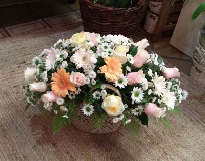 Cesta de Rosas, Gerberas y Margaritas para sorprender