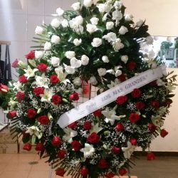 Corona de defunción: Rosas Rojas y Blancas (pequeña)