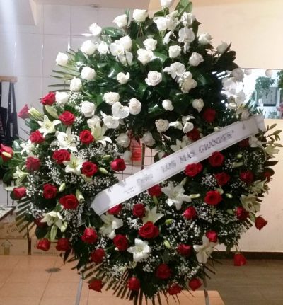 Corona de defunción: Rosas Rojas y Blancas (grande)