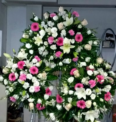 Corona de defunción de 3 cabezales y flor variada
