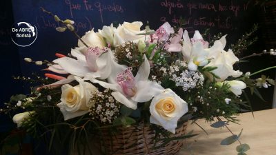 CESTA DE FLORES NACIMIENTO BEBÉS