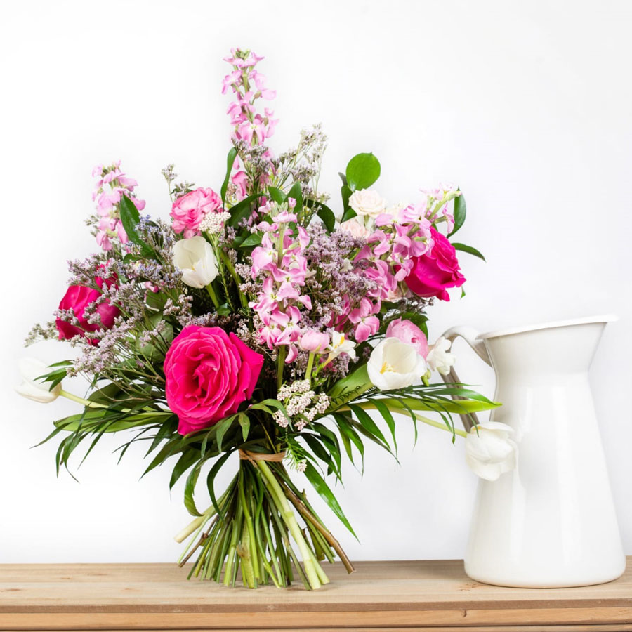 ramo de flores variadas de temporada en tonos rosas a domicilio en Porriño, Ponteareas, Vigo y Mos