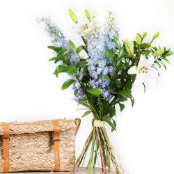 Precioso ramo de flores variado en tonos azules a domicilio
